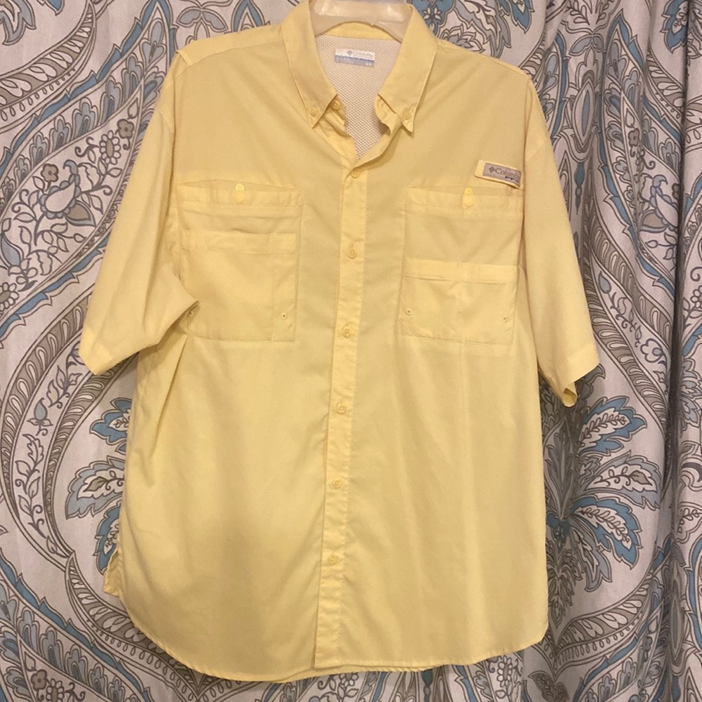 Men’s yellow Columbia shirt size Medium